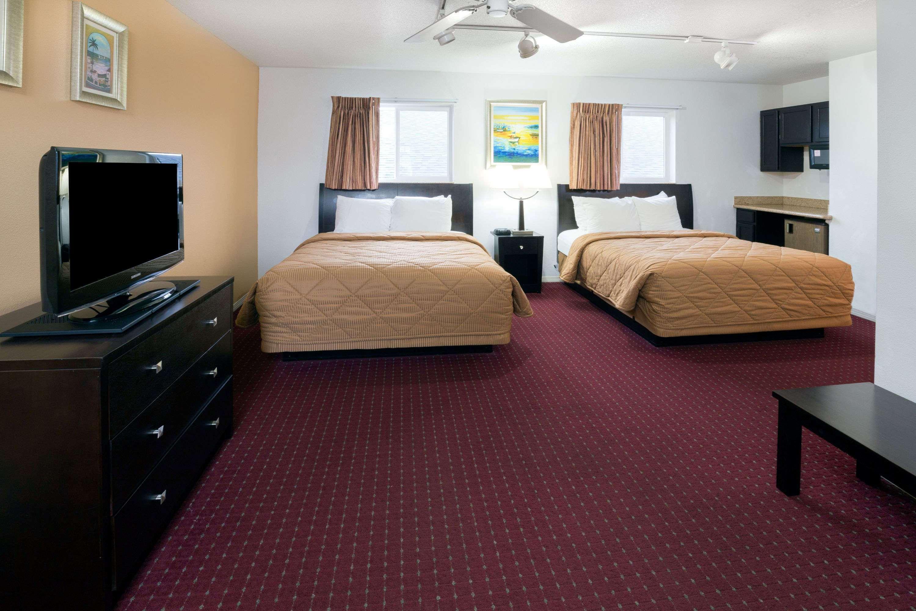 Days Inn By Wyndham Newport Or Екстер'єр фото
